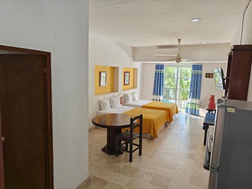 Ένα ή περισσότερα κρεβάτια σε δωμάτιο στο Hotel Plaza Huatulco Bungalows