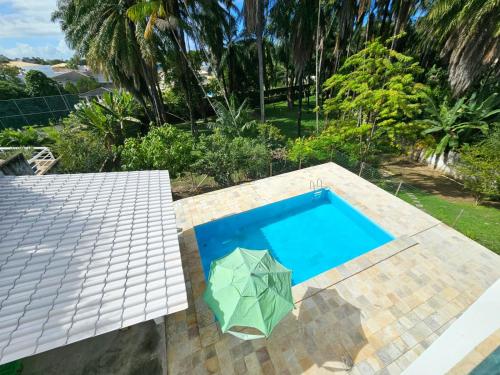 an image of a swimming pool in a backyard at Quinta do Conde in Lauro de Freitas