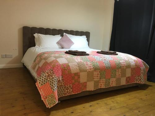Ένα ή περισσότερα κρεβάτια σε δωμάτιο στο Fareham Heights 5BR, Lrg drive, Hot tub, Lux, modern and Comfy