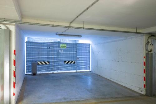an empty room with a garage door in a building at Lo Spettacolo in Macerata