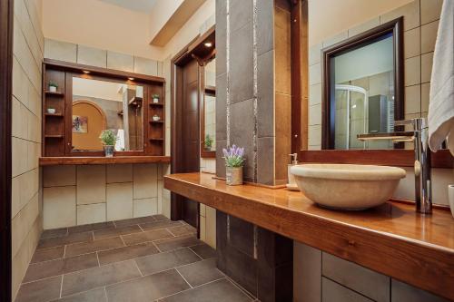 Koupelna v ubytování Jessica Luxury Villa