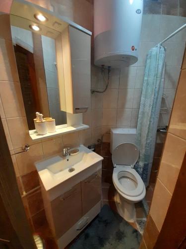 Bilik mandi di Apartments Sonja