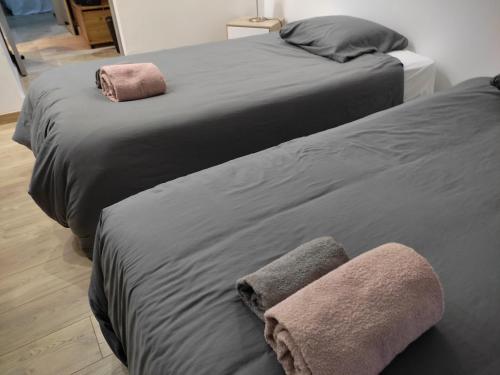 Postel nebo postele na pokoji v ubytování gite de la tour