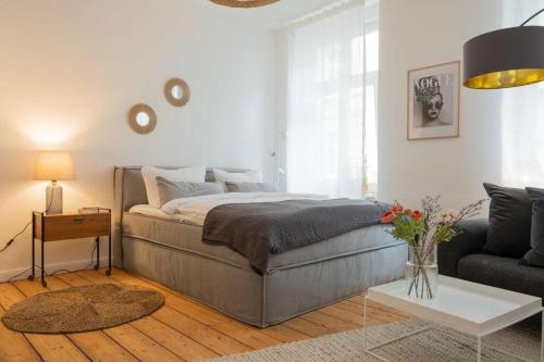 Postel nebo postele na pokoji v ubytování Design Altbautraum in der City - Nähe DUS & Dortmund & Köln & Essen