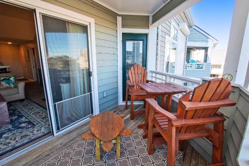 Μπαλκόνι ή βεράντα στο Canalfront, Community Pool, Tennis courts and MORE! PC431, Above the Wake