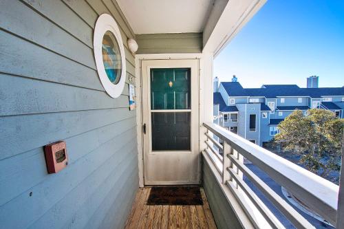 Μπαλκόνι ή βεράντα στο Canalfront, Community Pool, Tennis courts and MORE! PC431, Above the Wake