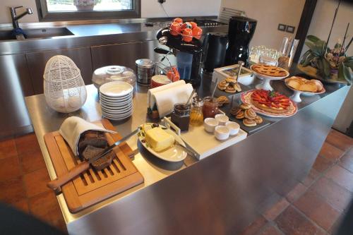 a counter top with a bunch of food on it at Casetta dell`Uliveto in Macchiascandona