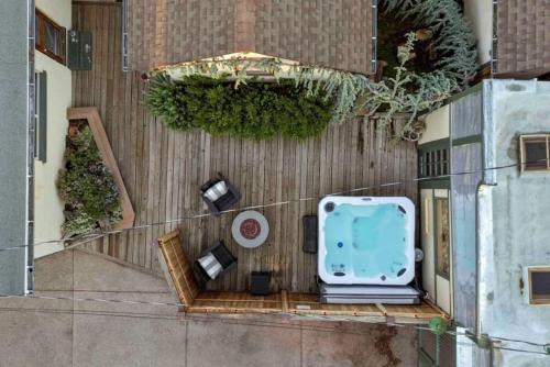 an overhead view of a swimming pool on a building at Desert Modern Downtown Flagstaff Unit with Hot Tub in Flagstaff