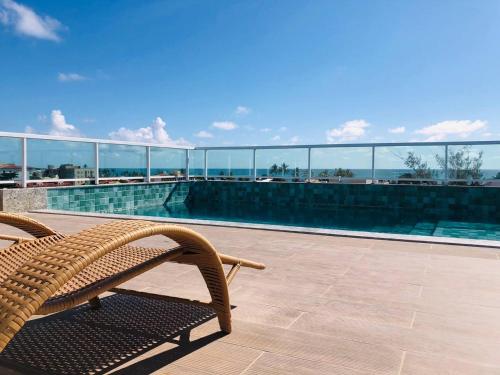 المسبح في Flat Praia dos Carneiros Tamandaré أو بالجوار