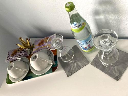 a bottle of water and two glasses on a table at Das SinGold Hotel mit Highspeed WLAN und digitalem Schlüssel in Schwabmünchen