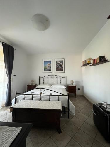 Ένα ή περισσότερα κρεβάτια σε δωμάτιο στο Cascina il Volo