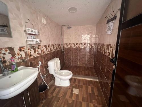 Kylpyhuone majoituspaikassa Jamal Rum desert