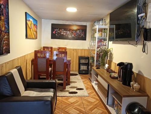 Restoran ili drugo mesto za obedovanje u objektu Paucartambo wasichay hostal