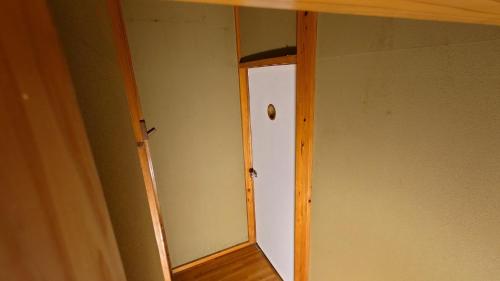 a mirror in the corner of a room at HOTEL1800 - Vacation STAY 31824v in Seki