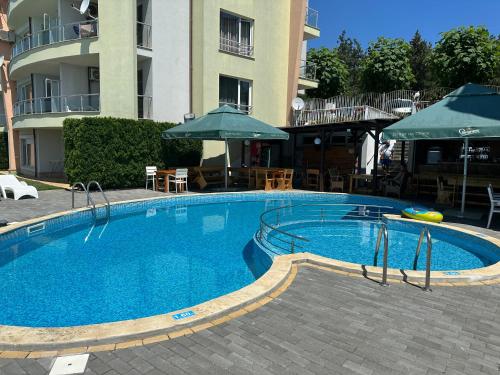 a large swimming pool in front of a building at Alex Beach in Elenite