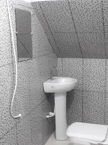 a bathroom with a sink and a toilet at Porto apartamento 5 in Porto Seguro