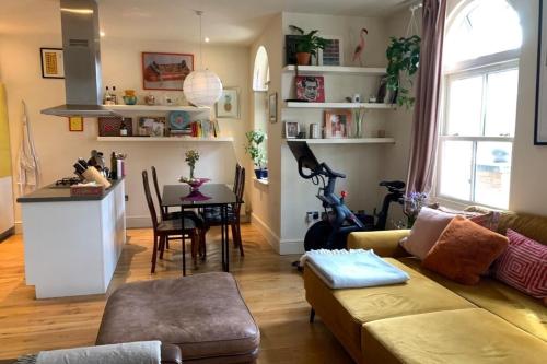 a living room with a couch and a table at Stylish & Homely 1BD Flat 1min to Clapton Sqaure! in London