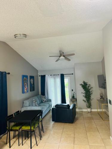 2bdrm Home near Orl Fairgrd, Downtwn, Wekiva Sprng photo 3