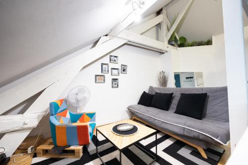 a living room with a couch and a table at Le rocher de l'Ile in Nantes