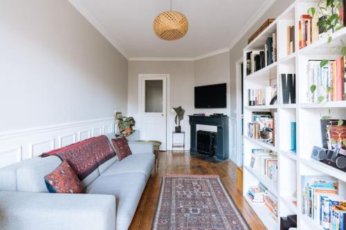 Charming 1BD Apartment w intimate Patio Jaurès !