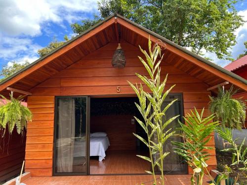 a small wooden house with a bed in it at Cabañas SyC in Fortuna