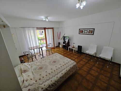 Dpto céntrico, ideal Parejas con 2 hijos