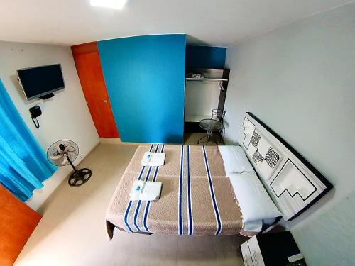 a bedroom with a bed and a blue cabinet at El Boulevard de Huacachina in Ica