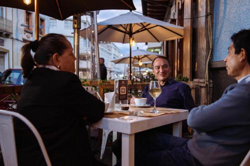 a group of people sitting at a table in a restaurant at Hotel Casa del Barranco in Cuenca