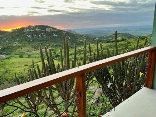 desde el balcón de un cactus en Chalé romântico, com vista panorâmica, para Casais en Monte das Gameleiras
