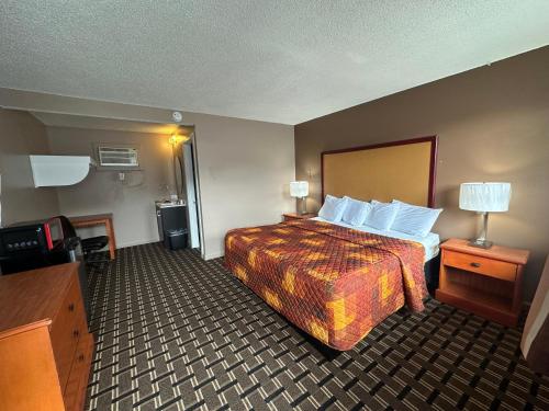 a hotel room with a bed and a television at Dream Inn in Tonopah