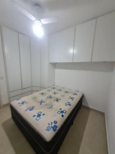 Ένα ή περισσότερα κρεβάτια σε δωμάτιο στο Villagio com Piscina e Wi-Fi - Disponível Natal e Reveillon