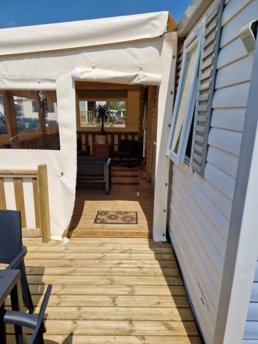 Photo de la galerie de l'établissement Mobil home sur Camping, à Saint-Jean-de-la-Rivière