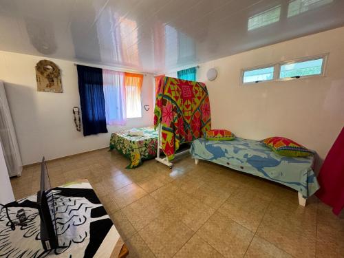 Katil atau katil-katil dalam bilik di TOAMANAHERE GUESTHOUSE TUBUAI Aéroport