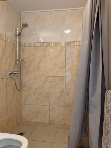 Koupelna v ubytování Beach front luxury living - 2 bedroom condo with sea view