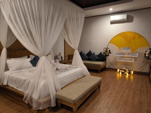 Voodi või voodid majutusasutuse Sawitri Anandhita Luxury Villas toas