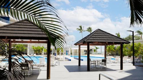 Bazén v ubytování Oaks Hervey Bay Resort and Spa nebo v jeho okolí