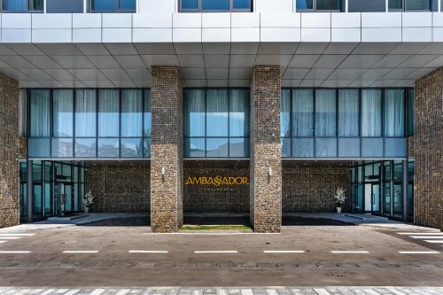een toegang tot een gebouw met een bord erop bij Ambassador Residence in Ulaanbaatar