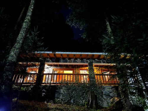 a house in the woods at night at Los Azufres Spa Natural in Los Azufres