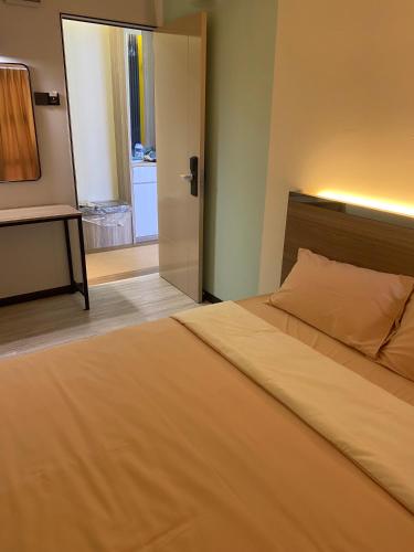 Clock Inn Backpackers Hostelにあるベッド