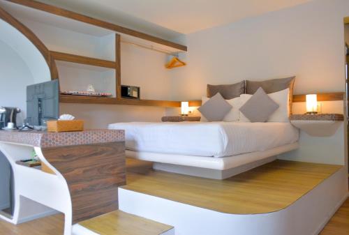 Ein Bett oder Betten in einem Zimmer der Unterkunft Le Divine Comedie Beach Resort