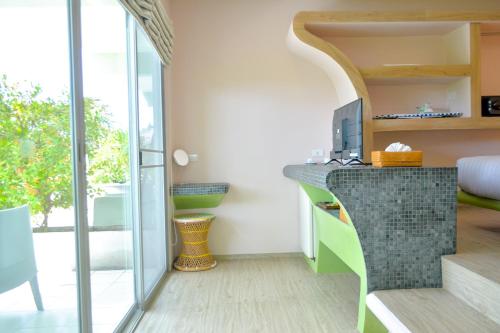 Küche/Küchenzeile in der Unterkunft Le Divine Comedie Beach Resort