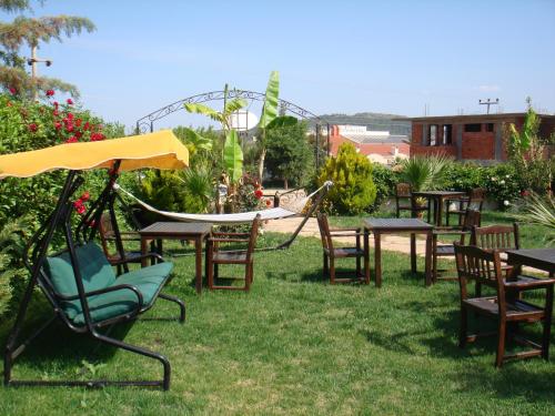 Taman di luar Ant Apart Hotel