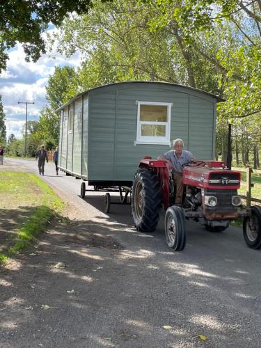 Fotografie z fotogalerie ubytování Muffins Meadow Shepherds Hut v destinaci Tillingham