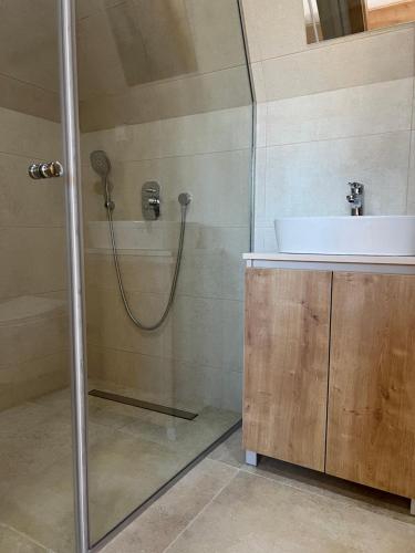 a bathroom with a shower and a sink at Zlatni Odmor (Centar) in Zlatibor