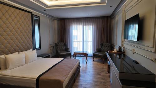 Μια τηλεόραση ή/και κέντρο ψυχαγωγίας στο Lala Grand Hotel