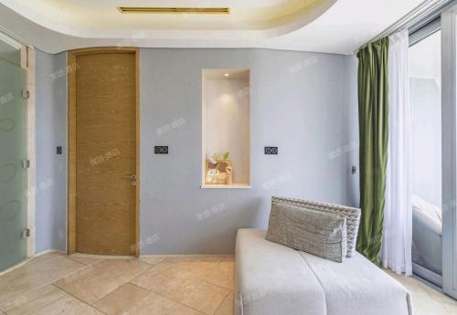 Кровать или кровати в номере Sanya Romantic Journey Sea Resort & Spa