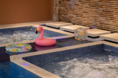 a swimming pool with a pink swan and a toy duck at Valentino's Hotel in Angeles