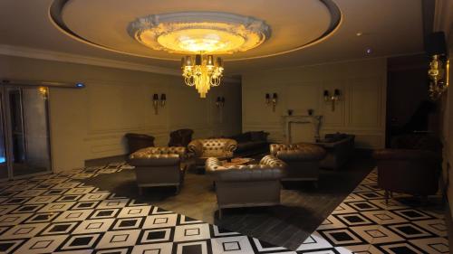 Χώρος καθιστικού στο Lala Grand Hotel