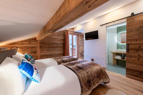 TV a/nebo společenská místnost v ubytování PAPILL'ON - Boutique Hotel