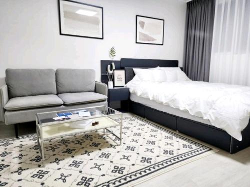 홍대 프라이빗 하우스 방3개 65sqm_2